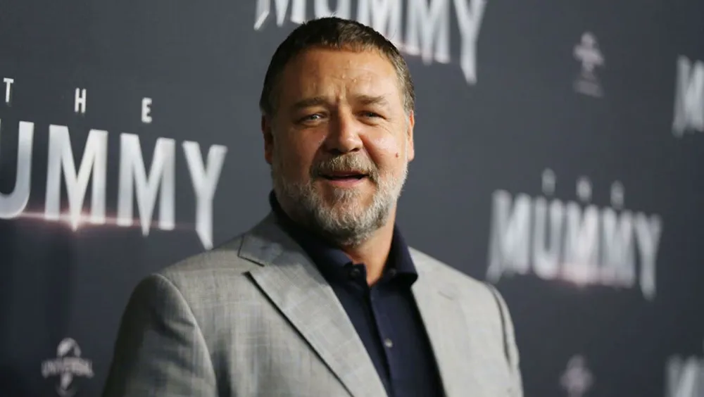 What is the IQ of Russell Crowe? And how smart is Russell Crowe?