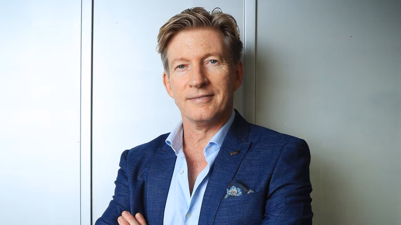 What is the IQ of David Wenham? And how smart is David Wenham?