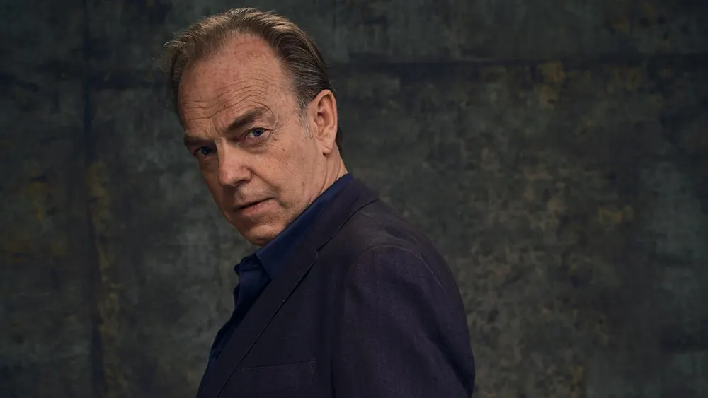 What is the IQ of Hugo Weaving? And how smart is Hugo Weaving?