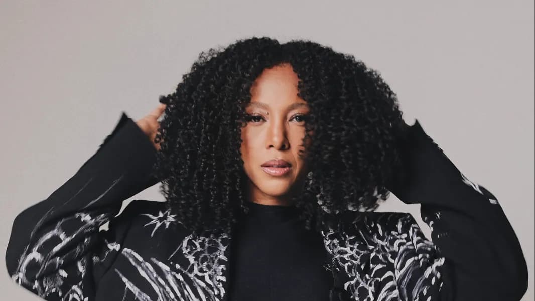 What is the IQ of Negra Li? And how smart is Negra Li?