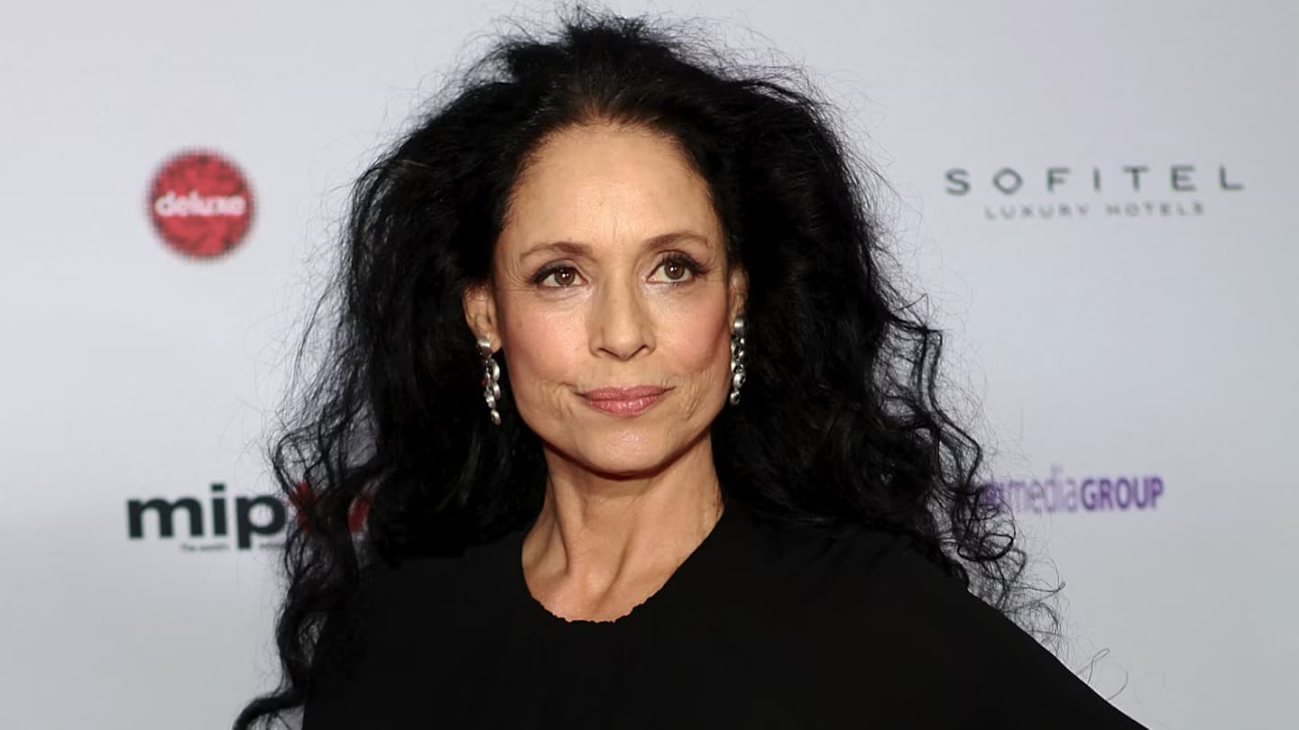 What is the IQ of Sonia Braga? And how smart is Sonia Braga?