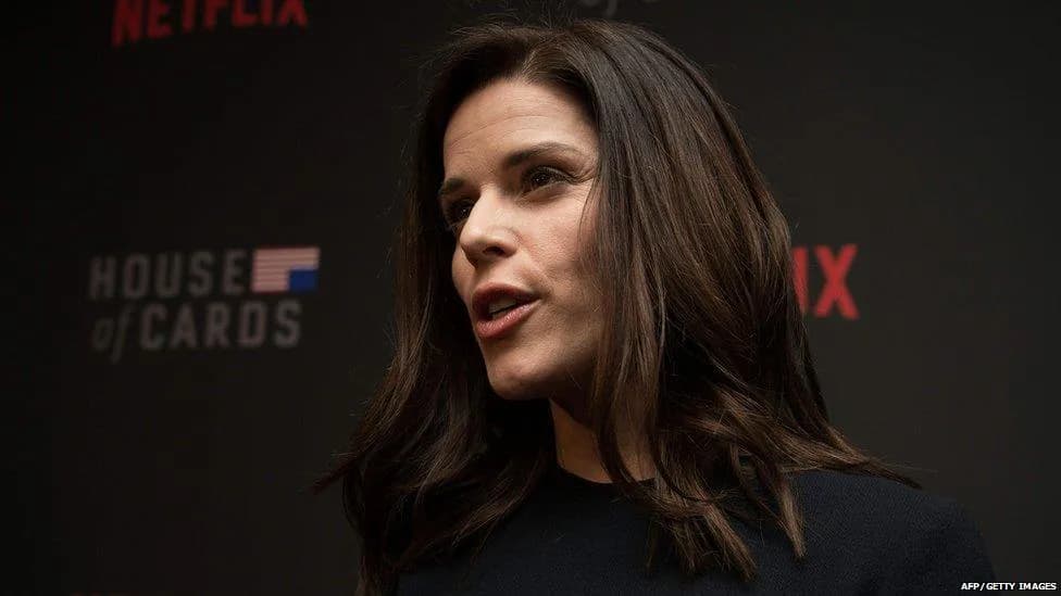 What is the IQ of Neve Campbell? And how smart is Neve Campbell?