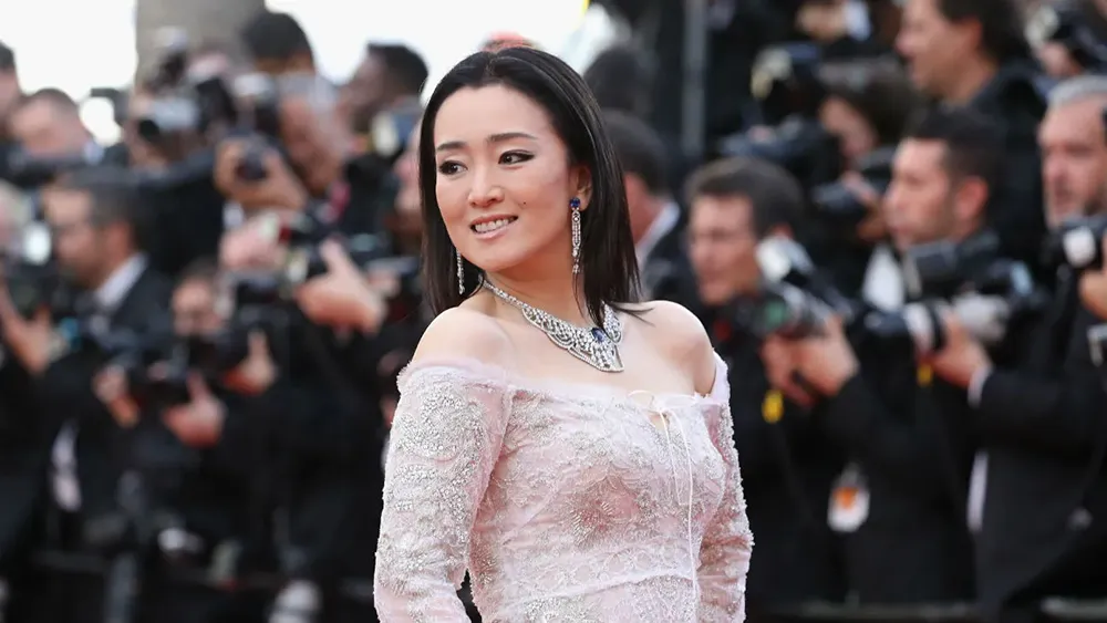 What is the IQ of Gong Li? And how smart is Gong Li?