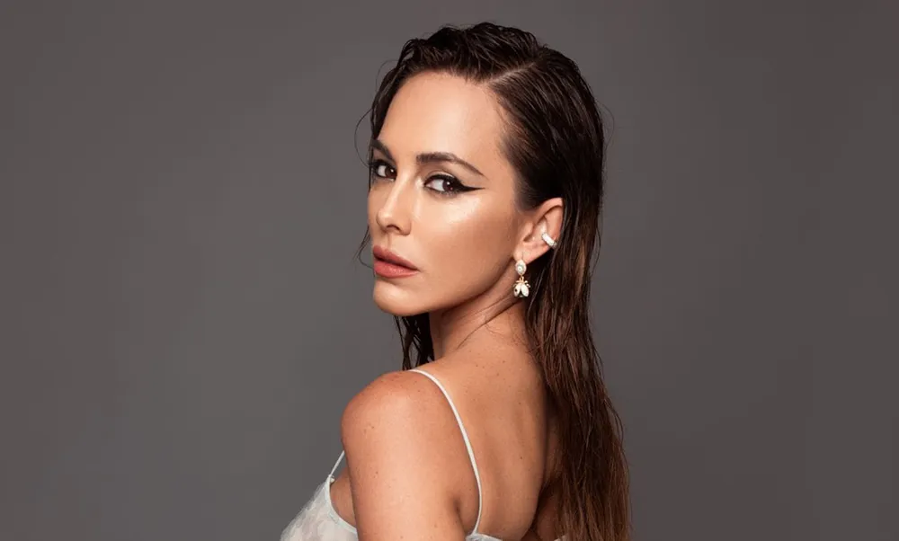 What is the IQ of María Elisa Camargo? And how smart is María Elisa Camargo?