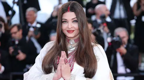What is the IQ of Aishwarya Rai Bachchan? And how smart is Aishwarya Rai Bachchan?