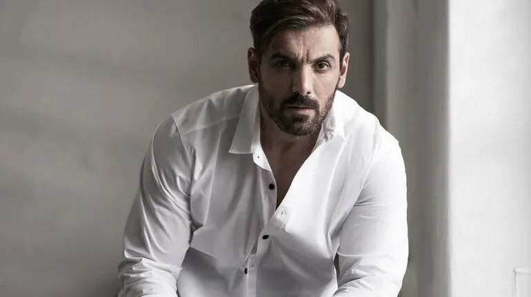 What is the IQ of John Abraham? And how smart is John Abraham?