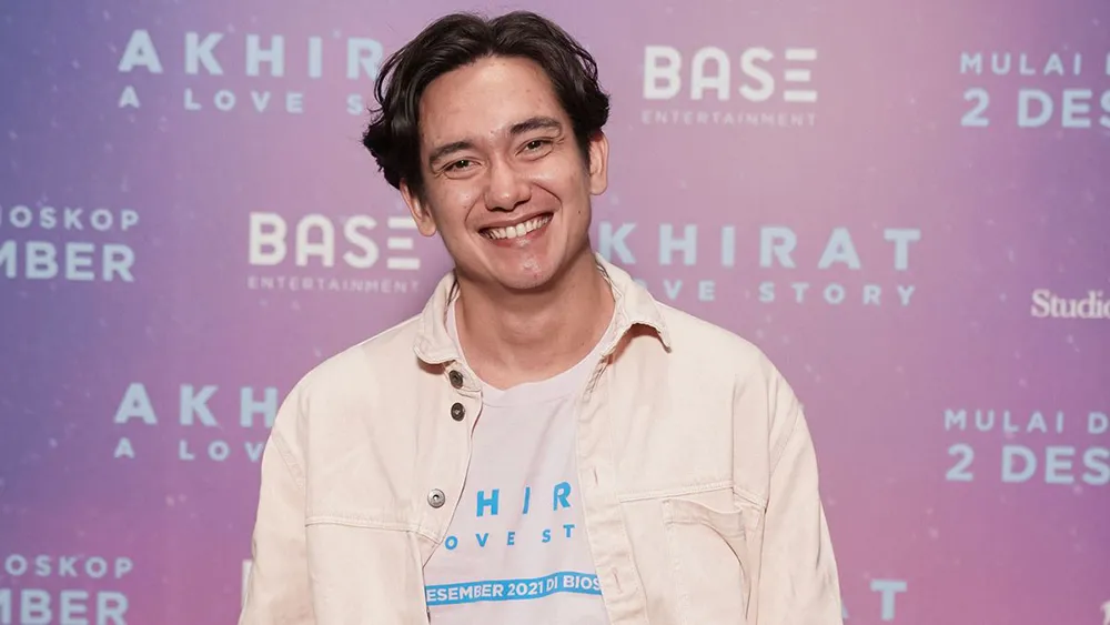 What is the IQ of Adipati Dolken? And how smart is Adipati Dolken?