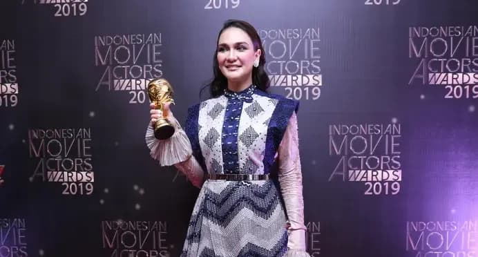 What is the IQ of Luna Maya? And how smart is Luna Maya?