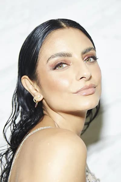 Aislinn Derbez