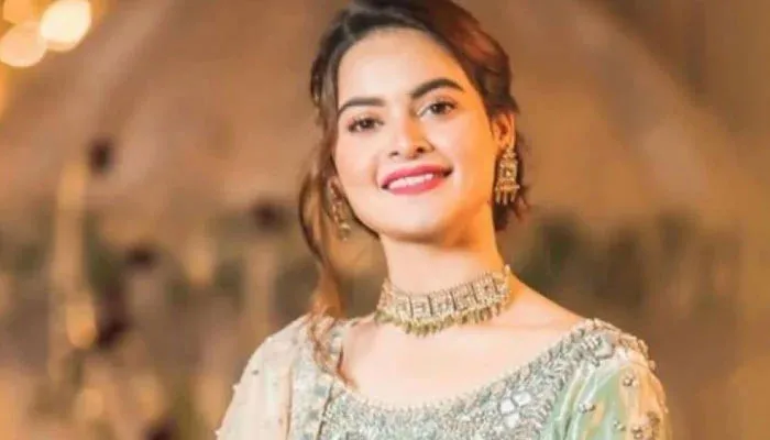 What is the IQ of Minal Khan? And how smart is Minal Khan?