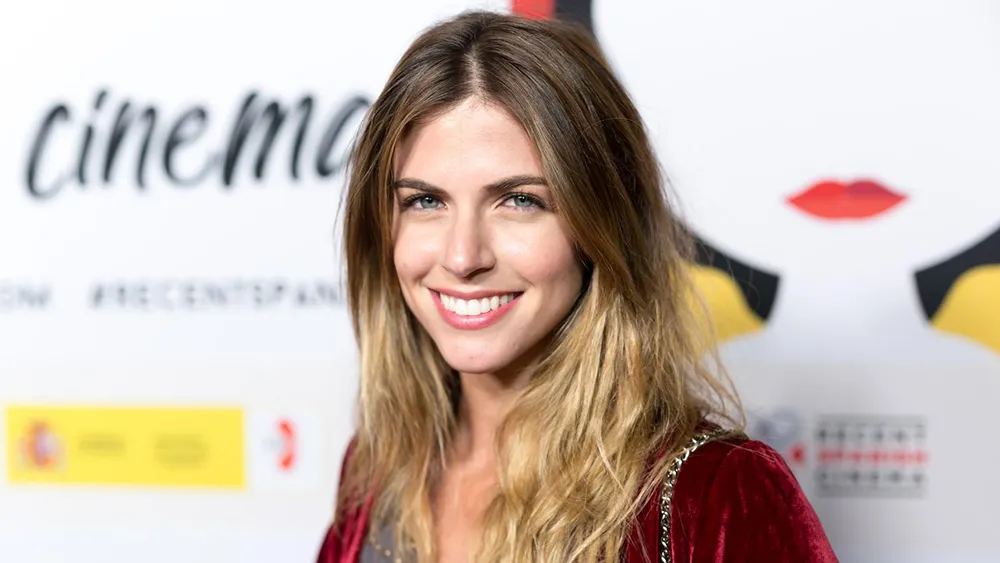 What is the IQ of Stephanie Cayo? And how smart is Stephanie Cayo?