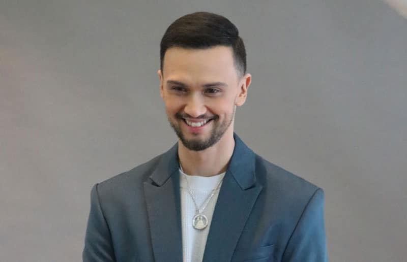 What is the IQ of Billy Crawford? And how smart is Billy Crawford?