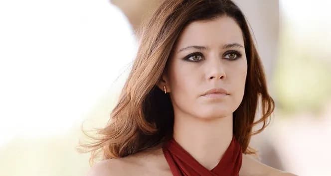 What is the IQ of Beren Saat? And how smart is Beren Saat?