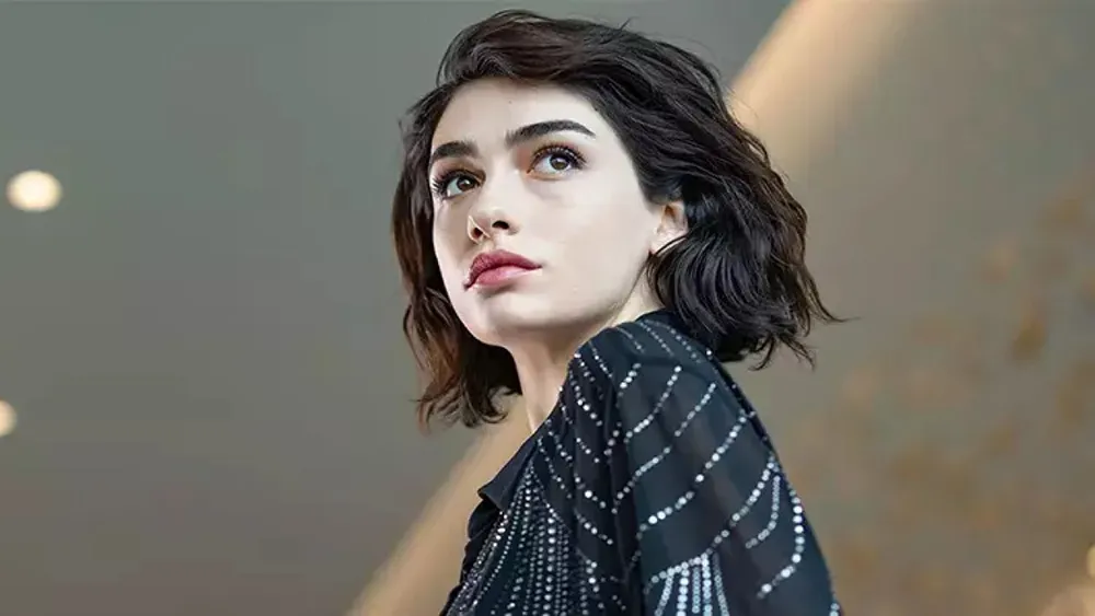 What is the IQ of Hazar Ergüçlü? And how smart is Hazar Ergüçlü?